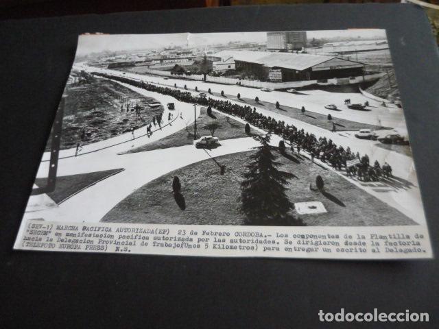 Fotografia antica: CORDOBA MARCHA EMPRESA SECEM 1976 ANTIGUA FOTOGRAFIA 24 X 18 CM