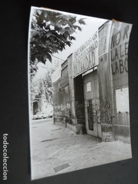 Fotografia antica: BARCELONA TEXTIL ERYC OBREROS CONFLICTO LABORAL ANTIGUA FOTOGRAFIA 24 X 18 CM