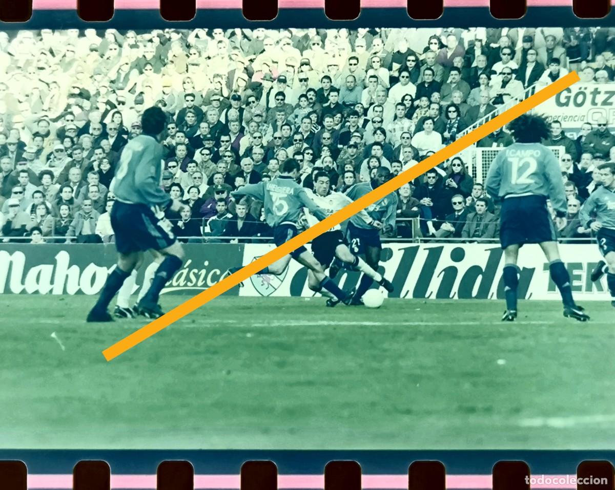Fotograf&iacute;a antigua: Antiguo negativo de fotograf&iacute;a. Partido de f&uacute;tbol Valencia c.f. Real Madrid. A&ntilde;o 2001.