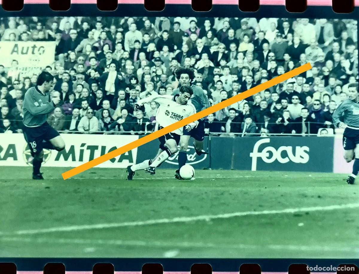 Alte Fotografie: Antiguo negativo de fotograf&iacute;a. Partido de f&uacute;tbol Valencia c.f. Real Madrid. A&ntilde;o 2001.