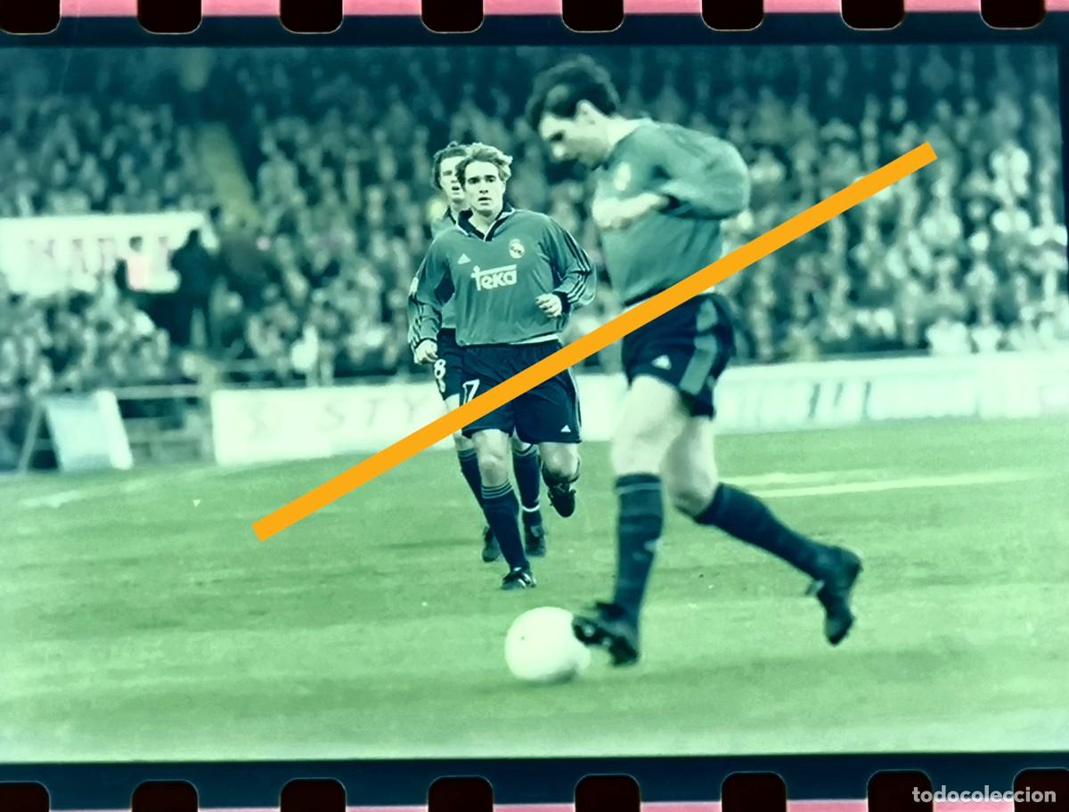 Fotograf&iacute;a antigua: Antiguo negativo de fotograf&iacute;a. Partido de f&uacute;tbol Valencia c.f. Real Madrid. A&ntilde;o 2001.