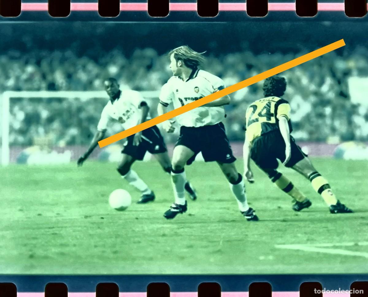 Fotograf&iacute;a antigua: Antiguo negativo de fotograf&iacute;a. Partido de f&uacute;tbol Valencia c.f. Zaragoza. A&ntilde;o 2000.