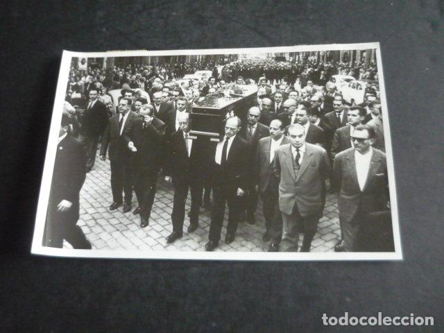Fotografia antica: BARCELONA ENTIERRO DEL DIRECTOR DE ORQUESTA MAESTRO TOLDR&Aacute; ANTIGUA FOTOGRAFIA ORIGINAL 13 X 18 CM