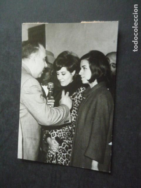 Fotograf&iacute;a antigua: NATALIA FIGUEROA ESCRITORA CON LA ACTRIZ CONCHITA VELASCO ANTIGUA FOTOGRAFIA ORIGINAL 7 X 10 CM