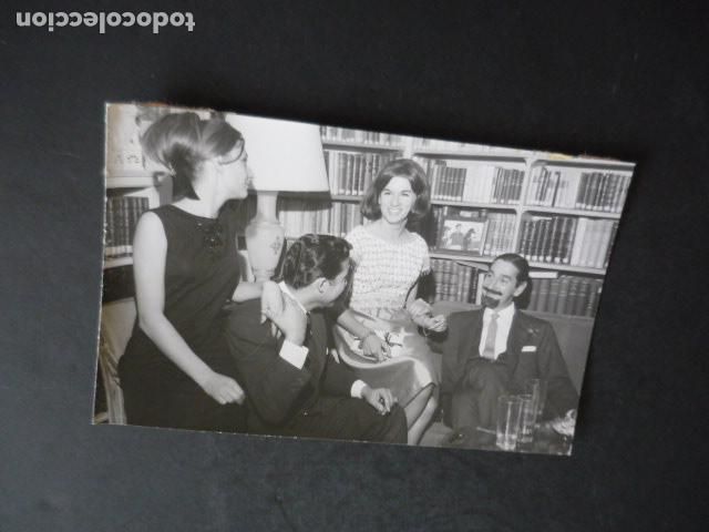 Fotograf&iacute;a antigua: NATALIA FIGUEROA ESCRITORA CON JAIME DE MORA Y ARAGON ANTIGUA FOTOGRAFIA ORIGINAL 16 X 12 CM