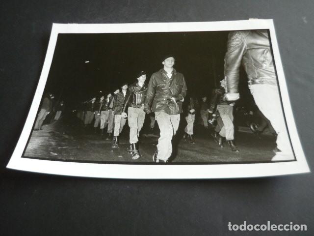 Alte Fotografie: MADRID VALLE DE LOS CAIDOS ACTO MUERTE FRANCO FALANGE 1981 ANTIGUA FOTOGRAFIA ORIGINAL 18 X 24 CM