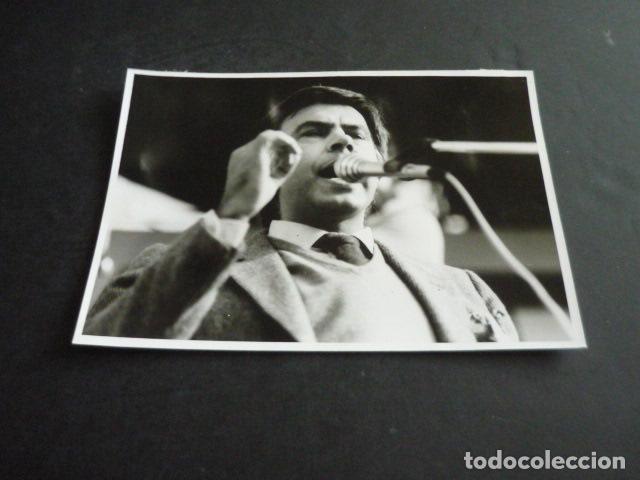 Alte Fotografie: MADRID MANIFESTACION POR LA PAZ FELIPE GONZALEZ ANTIGUA FOTOGRAFIA ORIGINAL 18 X 13 CM