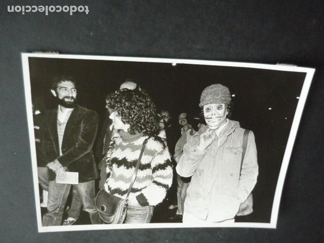 Alte Fotografie: MADRID MANIFESTACION PACIFISTA ANTIGUA FOTOGRAFIA ORIGINAL 18 X 13 CM
