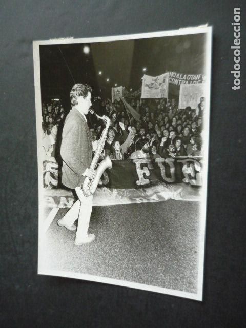 Fotografia antiga: MADRID MANIFESTACION PACIFISTA ANTIGUA FOTOGRAFIA ORIGINAL 18 X 13 CM