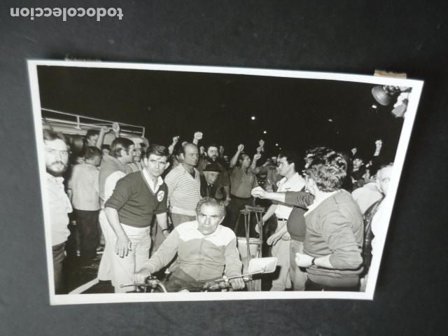 Fotografia antiga: MADRID MANIFESTACION AFECTADOS SINDROME TOXICO COLZA ANTIGUA FOTOGRAFIA ORIGINAL 18 X 13 CM