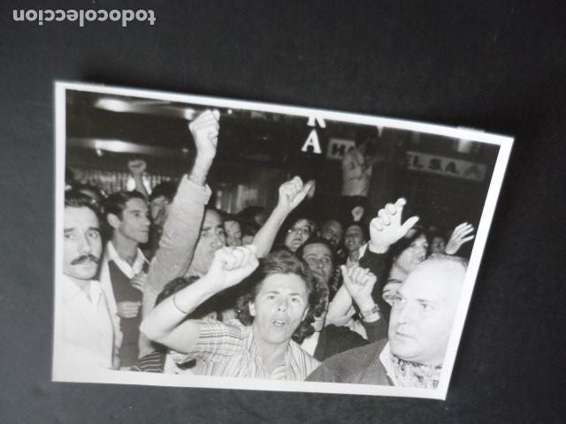 Fotografia antiga: MADRID MANIFESTACION AFECTADOS SINDROME TOXICO COLZA ANTIGUA FOTOGRAFIA ORIGINAL 18 X 13 CM