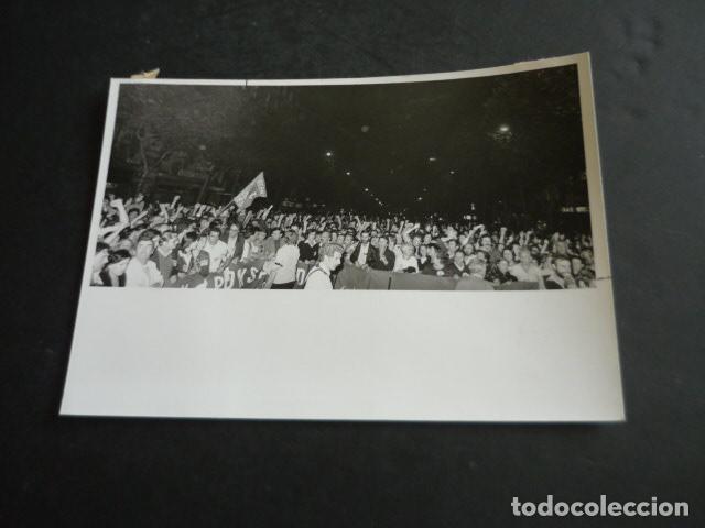 Fotografia antiga: MADRID MANIFESTACION AFECTADOS SINDROME TOXICO COLZA ANTIGUA FOTOGRAFIA ORIGINAL 18 X 13 CM