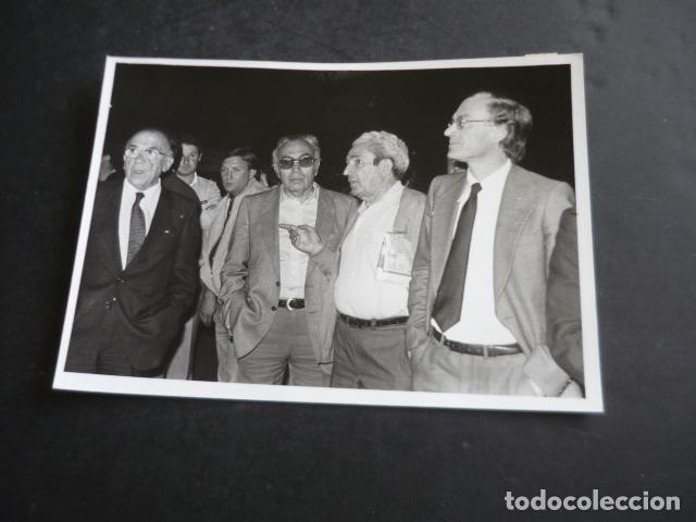 Fotografia antiga: MADRID MANIFESTACION AFECTADOS SINDROME TOXICO COLZA ANTIGUA FOTOGRAFIA ORIGINAL 18 X 13 CM
