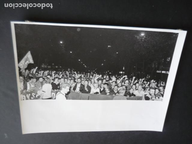 Fotografia antiga: MADRID MANIFESTACION AFECTADOS SINDROME TOXICO COLZA ANTIGUA FOTOGRAFIA ORIGINAL 18 X 24 CM