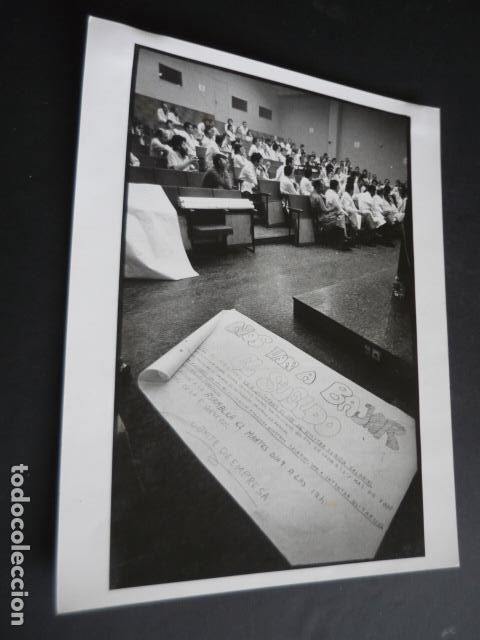 Fotografia antiga: MADRID HUELGA DE MEDICOS ANTIGUA FOTOGRAFIA ORIGINAL 18 X 24 CM