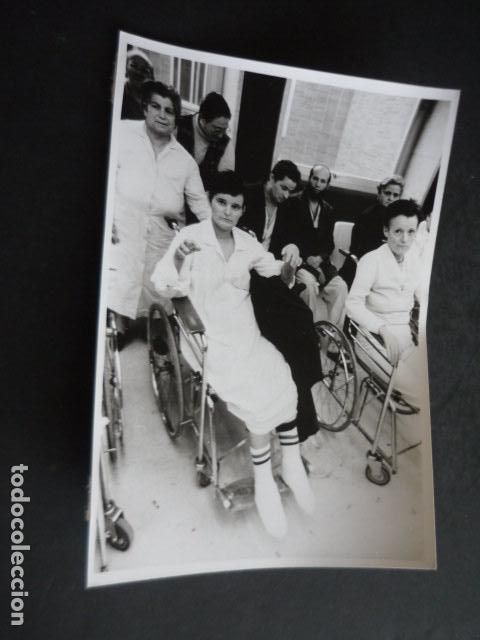 Fotograf&iacute;a antigua: MADRID MANIFESTACION AFECTADOS SINDROME TOXICO COLZA ANTIGUA FOTOGRAFIA ORIGINAL 18 X 13 CM