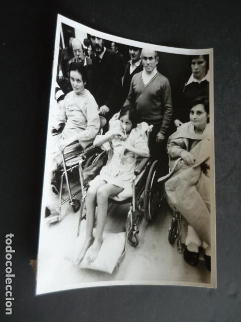 Antique Photography: MADRID MANIFESTACION AFECTADOS SINDROME TOXICO COLZA ANTIGUA FOTOGRAFIA ORIGINAL 18 X 13 CM