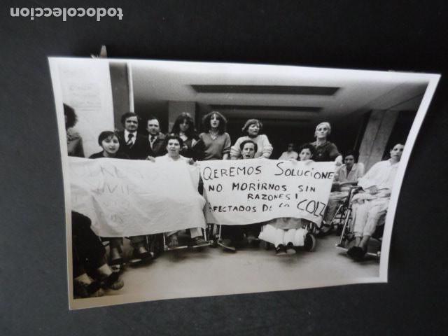 Alte Fotografie: MADRID MANIFESTACION AFECTADOS SINDROME TOXICO COLZA ANTIGUA FOTOGRAFIA ORIGINAL 18 X 13 CM