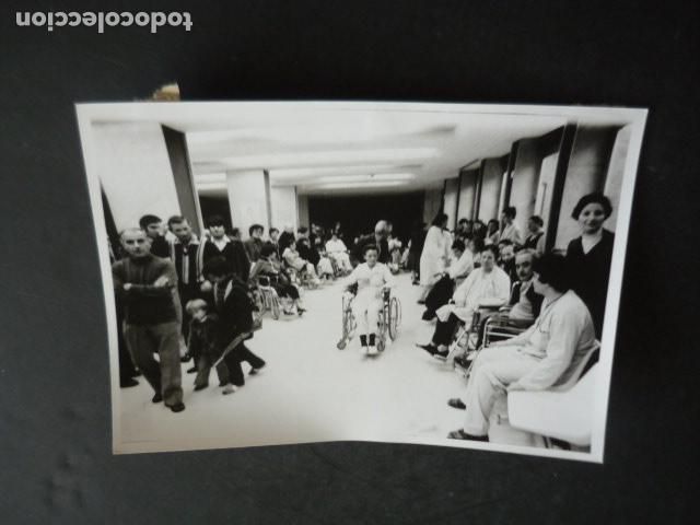 Photographie ancienne: MADRID MANIFESTACION AFECTADOS SINDROME TOXICO COLZA ANTIGUA FOTOGRAFIA ORIGINAL 18 X 13 CM