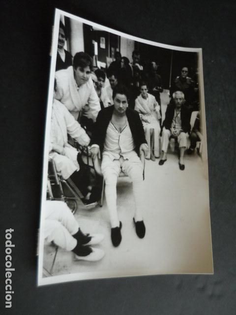 Fotografia antica: MADRID MANIFESTACION AFECTADOS SINDROME TOXICO COLZA ANTIGUA FOTOGRAFIA ORIGINAL 18 X 13 CM