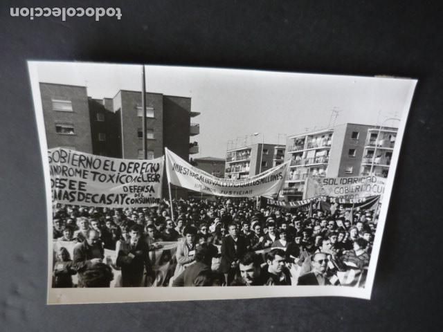 Alte Fotografie: LEGANES MADRID MANIFESTACION AFECTADOS SINDROME TOXICO COLZA ANTIGUA FOTOGRAFIA ORIGINAL 18 X 13 CM