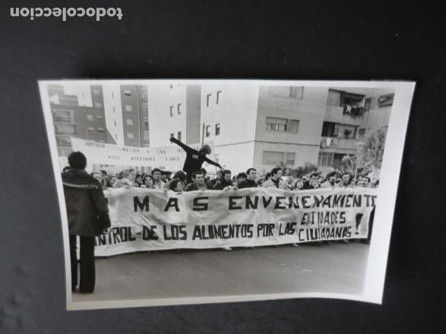 Fotograf&iacute;a antigua: LEGANES MADRID MANIFESTACION AFECTADOS SINDROME TOXICO COLZA ANTIGUA FOTOGRAFIA ORIGINAL 18 X 13 CM