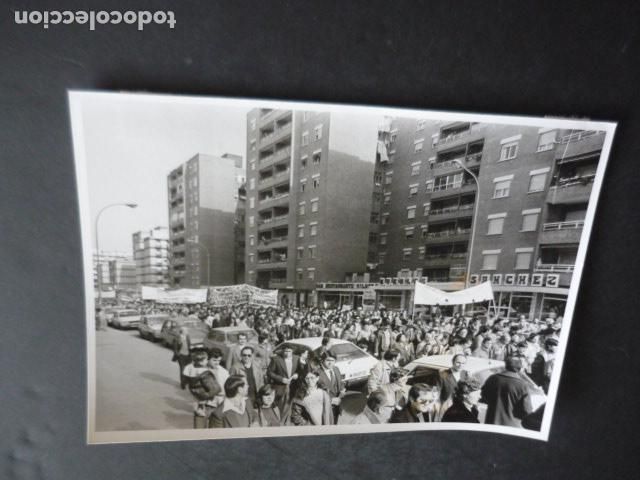 Fotograf&iacute;a antigua: LEGANES MADRID MANIFESTACION AFECTADOS SINDROME TOXICO COLZA ANTIGUA FOTOGRAFIA ORIGINAL 18 X 13 CM