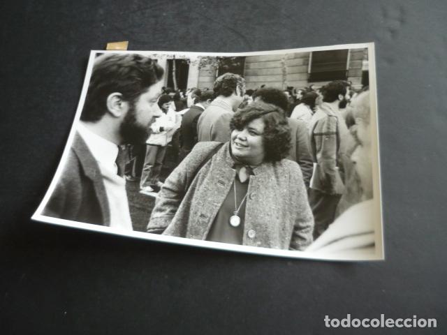 Antique Photography: MADRID MANIFESTACION LIBERTAD DE EXPRESION CRISTINA ALMEIDA ANTIGUA FOTOGRAFIA ORIGINAL 18 X 13 CM