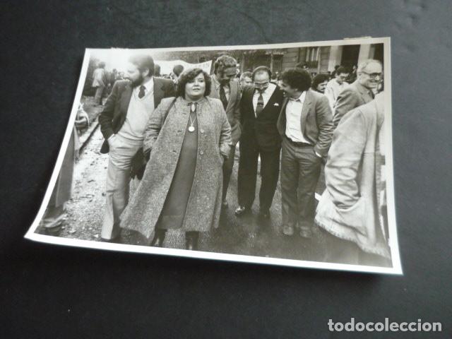 Fotografia antiga: MADRID MANIFESTACION LIBERTAD DE EXPRESION CRISTINA ALMEIDA ANTIGUA FOTOGRAFIA ORIGINAL 18 X 13 CM