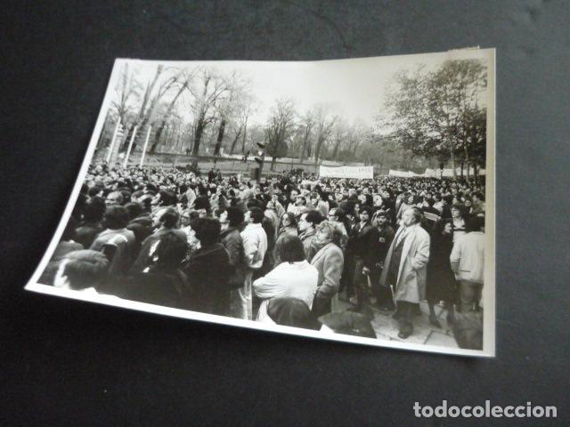 Fotografia antiga: MADRID MANIFESTACION LIBERTAD DE EXPRESION ANTIGUA FOTOGRAFIA ORIGINAL 18 X 13 CM