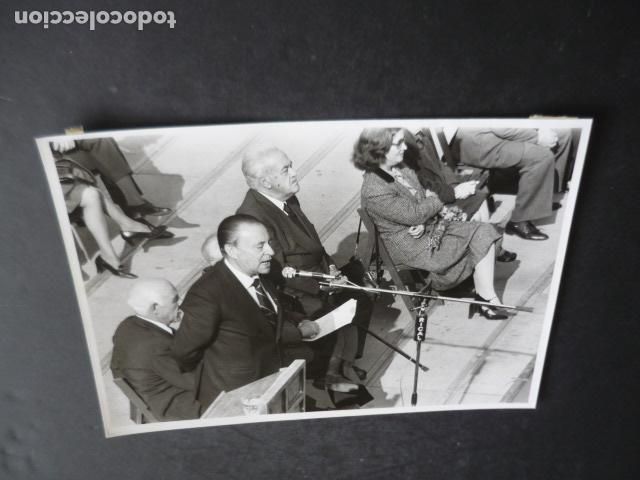Alte Fotografie: MADRID MANIFESTACION PLAZA ORIENTE FALANGE BLAS PI&Ntilde;AR 1981 FOTOGRAFIA ORIGINAL 13 X 18 CM
