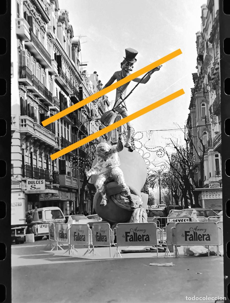 Fotograf&iacute;a antigua: Antiguo negativo de fotograf&iacute;a. Falla maestro Gozalbo Conde Altea. Fallas de Valencia. A&ntilde;o 1995