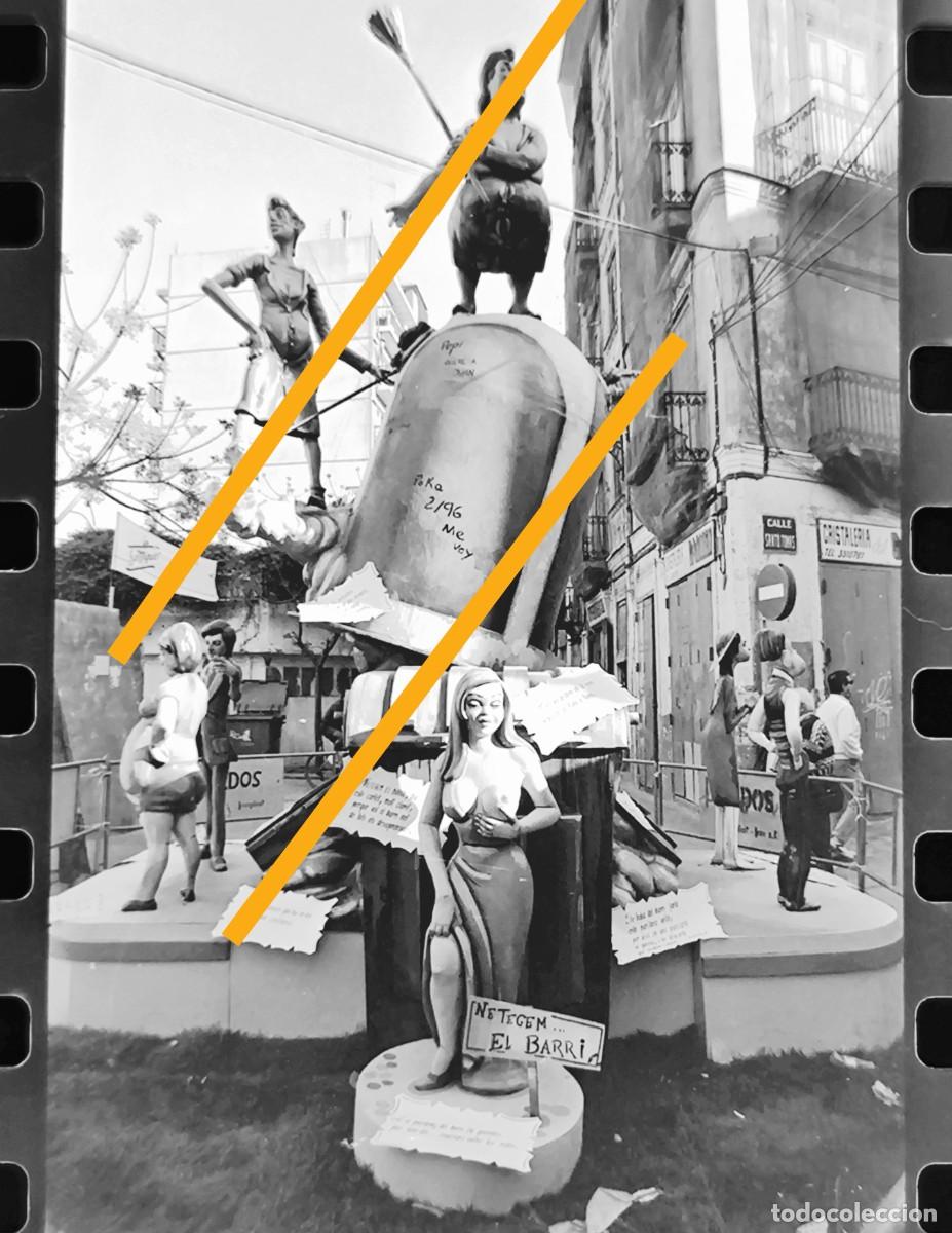 Fotograf&iacute;a antigua: Antiguo negativo de fotograf&iacute;a. Falla alta Santo Tom&aacute;s. Fallas de Valencia. A&ntilde;o 1995