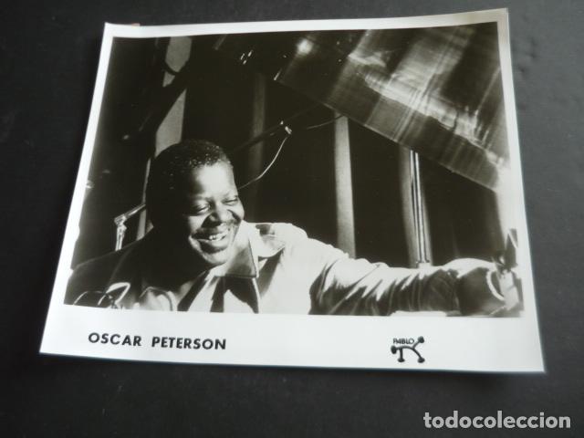 Fotograf&iacute;a antigua: OSCAR PETERSON MUSICO JAZZ ANTIGUA FOTOGRAFIA ORIGINAL 18 X 24 CM
