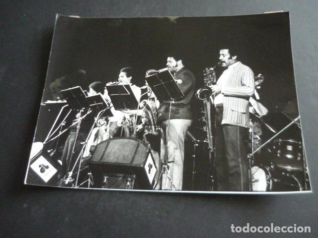 Fotograf&iacute;a antigua: GEORGE COLLEMAN OCTET MUSICOS JAZZ ANTIGUA FOTOGRAFIA ORIGINAL 18 X 24 CM