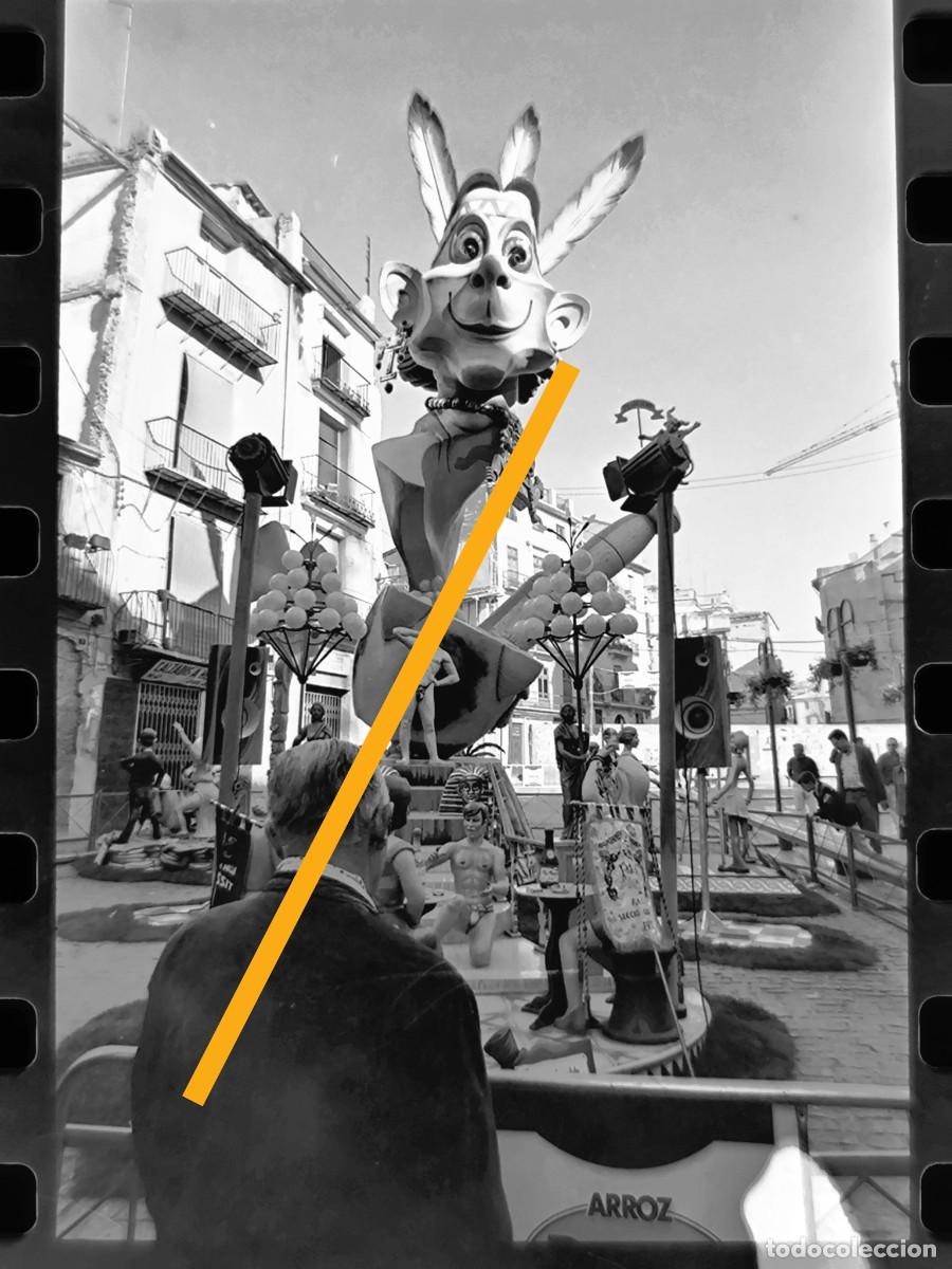 Fotograf&iacute;a antigua: Antiguo negativo de fotograf&iacute;a. Falla. Fallas de Valencia. A&ntilde;o 1997