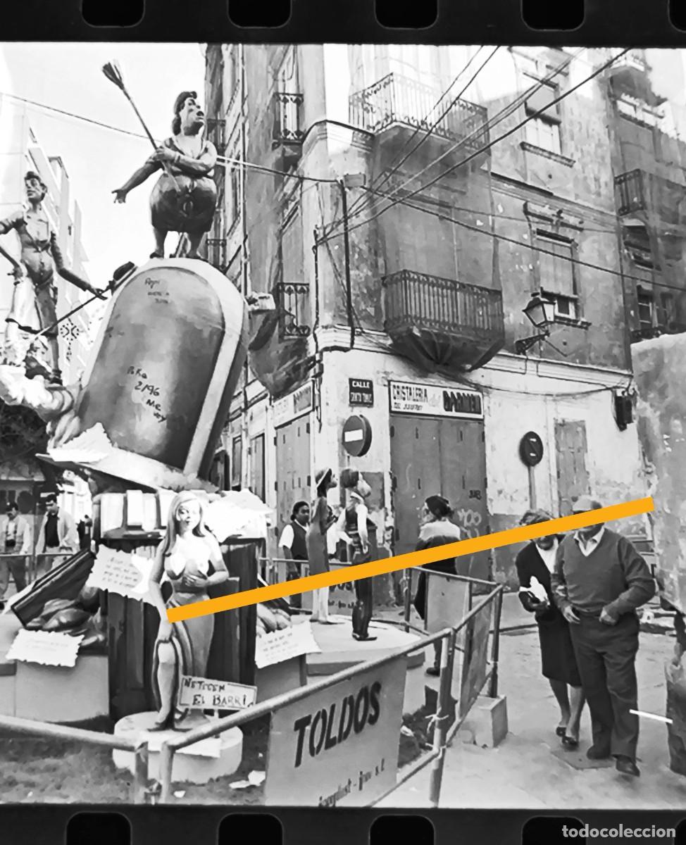 Fotograf&iacute;a antigua: Antiguo negativo de fotograf&iacute;a. Falla alta Santo Tom&aacute;s. Fallas de Valencia. A&ntilde;o 1997