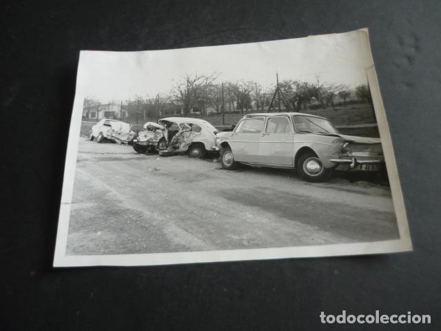 Fotograf&iacute;a antigua: MADRID ACCIDENTE DE AUTOMOVIL SEAT 600 ANTIGUA FOTOGRAFIA ORIGINAL 15 X 20 CM