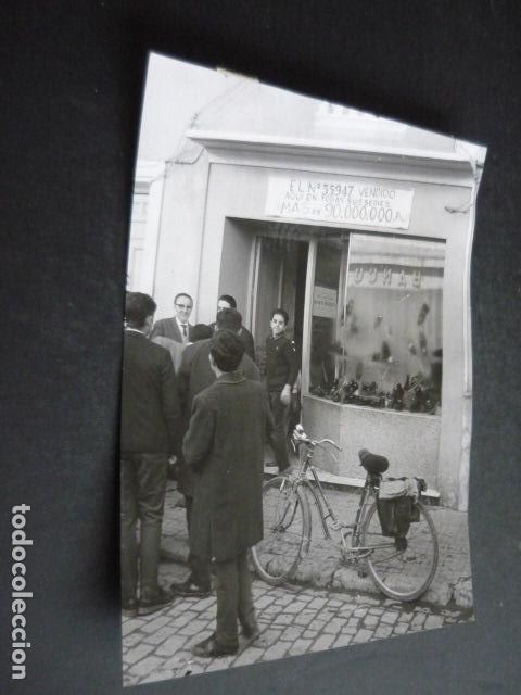 Fotografia antiga: SOCUELLAMOS CIUDAD REAL 1966 TERCER PREMIO LOTERIA NAVIDAD ANTIGUA FOTOGRAFIA ORIGINAL 15 X 20 CM
