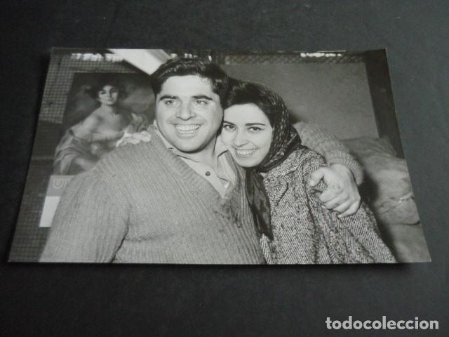 Fotografia antiga: MADRID FAVORECIDOS PREMIO LOTERIA NAVIDAD 1965 FOTOGRAFIA ORIGINAL 12 X 18 CM
