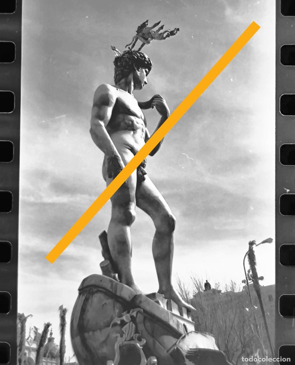 Fotograf&iacute;a antigua: Antiguo negativo de fotograf&iacute;a. Falla plaza del Ayuntamiento. Fallas de Valencia. A&ntilde;o 1991