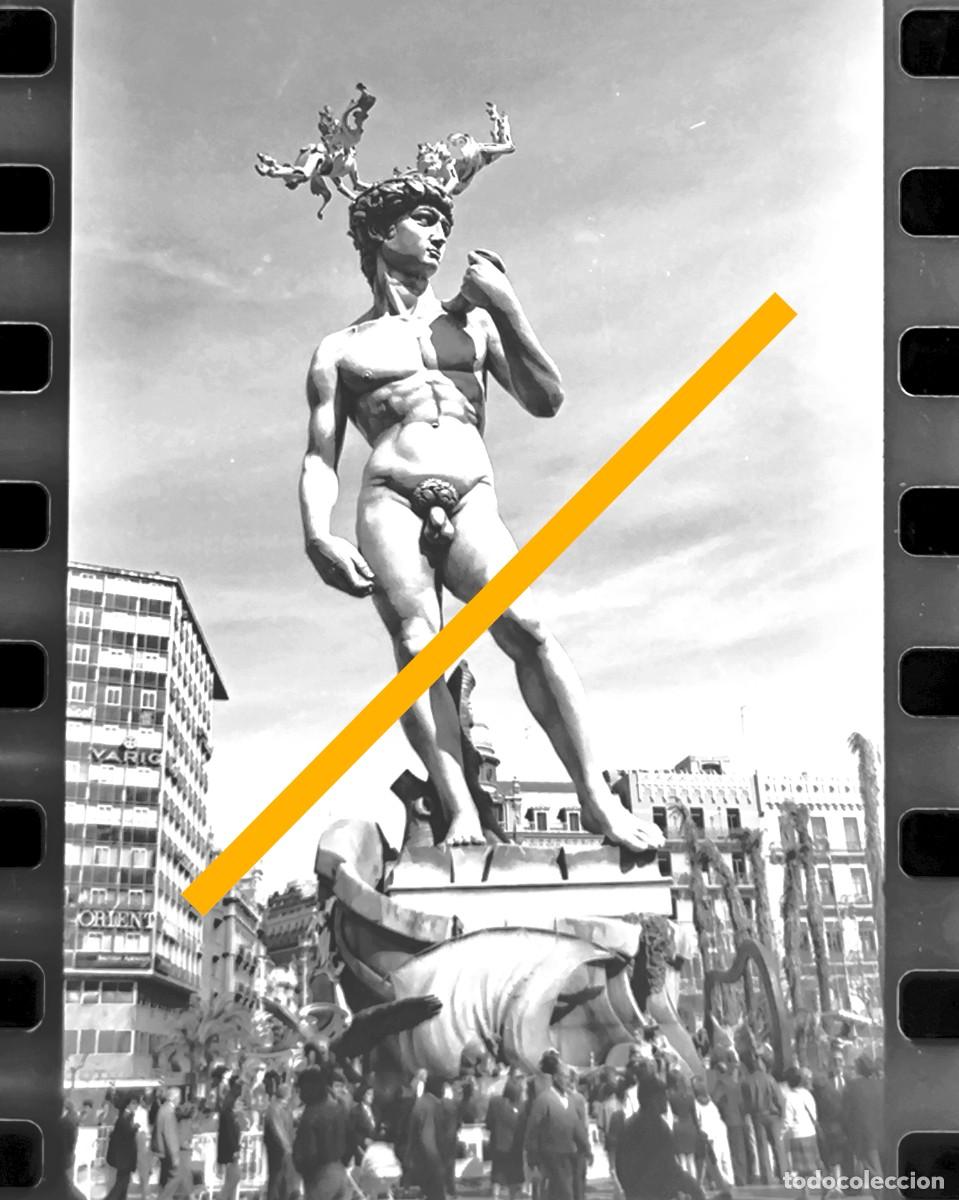 Fotograf&iacute;a antigua: Antiguo negativo de fotograf&iacute;a. Falla plaza del Ayuntamiento. Fallas de Valencia. A&ntilde;o 1991