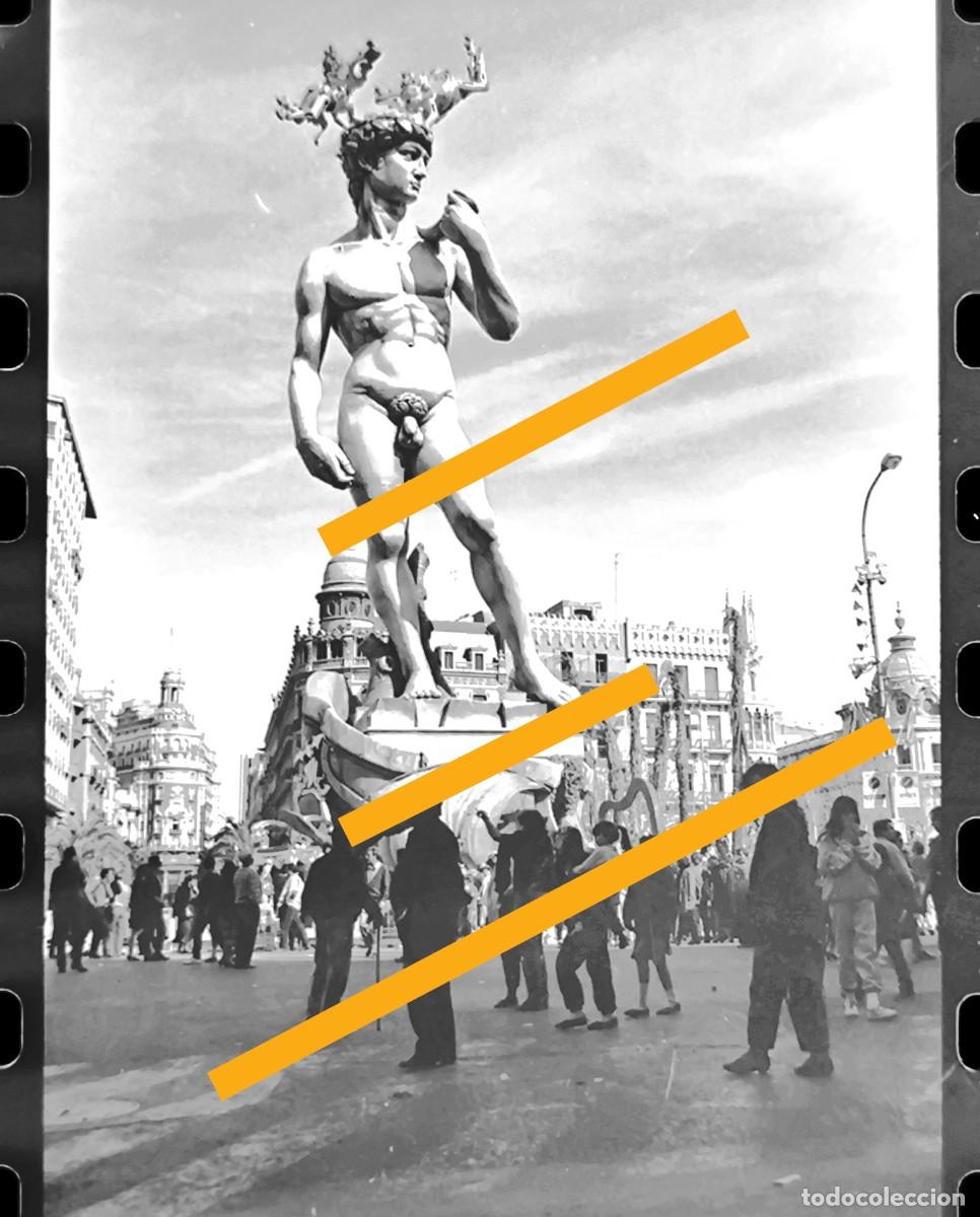 Fotograf&iacute;a antigua: Antiguo negativo de fotograf&iacute;a. Falla plaza del Ayuntamiento. Fallas de Valencia. A&ntilde;o 1991