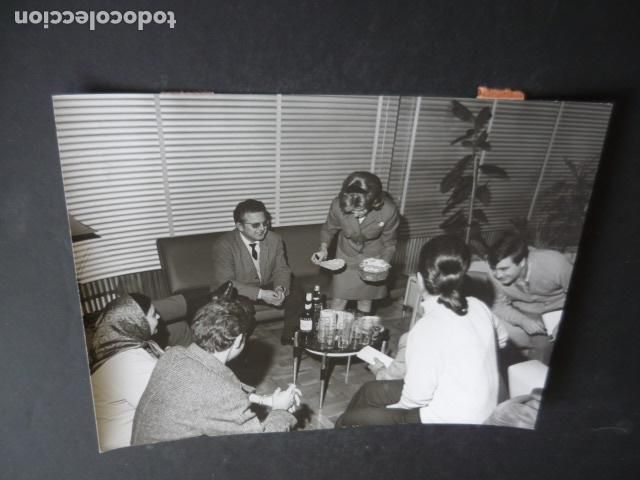 Alte Fotografie: ALCIRA VALENCIA FAVORECIDOS PREMIO LOTERIA NAVIDAD 1968 FOTOGRAFIA ORIGINAL 18 X 24 CM