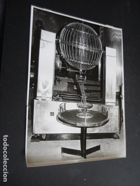 Alte Fotografie: MADRID SALON DONDE SE CELEBRA EL SORTEO DE LA LOTERIA NAVIDAD 1976 FOTOGRAFIA ORIGINAL 18 X 24 CM
