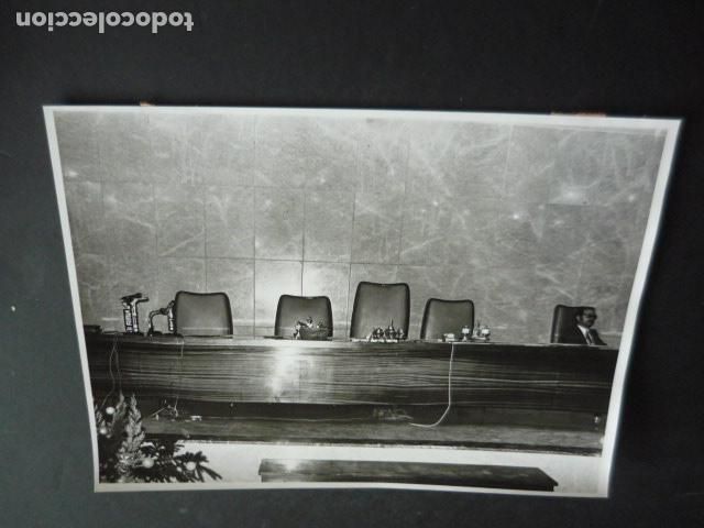 Fotografia antica: MADRID SALON DONDE SE CELEBRA EL SORTEO DE LA LOTERIA NAVIDAD 1976 FOTOGRAFIA ORIGINAL 18 X 24 CM