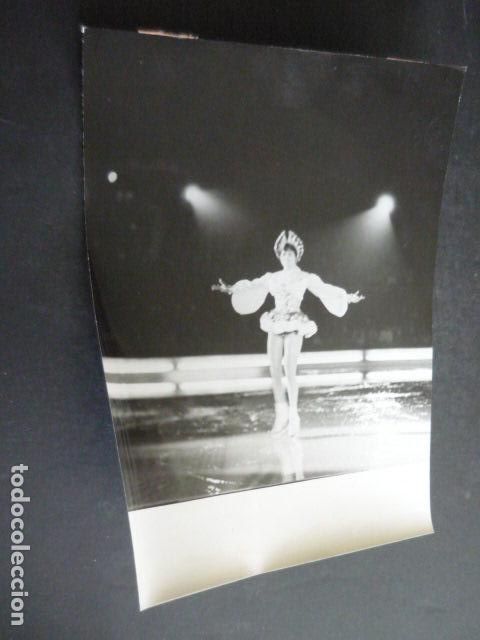 Antique Photography: MADRID PALACIO DEPORTES PATINAJE ARTISTICO HOLIDAY ON ICE ANTIGUA FOTOGRAFIA ORIGINAL 18 X 24 CM