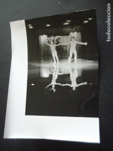Fotografia antiga: MADRID PALACIO DEPORTES PATINAJE ARTISTICO HOLIDAY ON ICE ANTIGUA FOTOGRAFIA ORIGINAL 18 X 24 CM