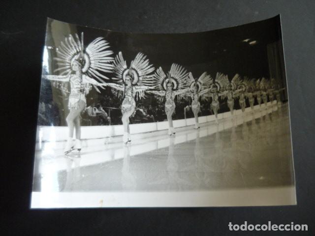 Fotografia antica: MADRID PALACIO DEPORTES PATINAJE ARTISTICO HOLIDAY ON ICE ANTIGUA FOTOGRAFIA ORIGINAL 18 X 24 CM
