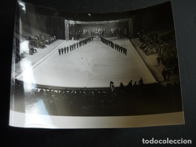 Fotografia antica: MADRID PALACIO DEPORTES PATINAJE ARTISTICO HOLIDAY ON ICE ANTIGUA FOTOGRAFIA ORIGINAL 18 X 24 CM